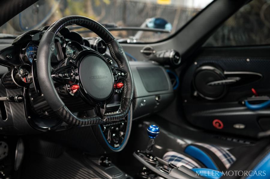 Интерьер Pagani Huayra BC Macchina Volante 2017 года  (фото 32 из 39)